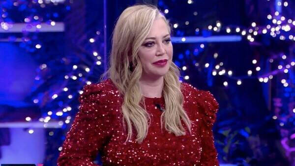 La transformación de Belén Esteban en la cantante de la Navidad arrasa Telecinco