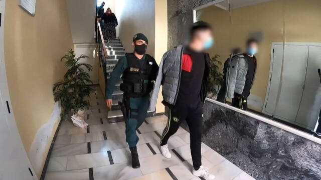 La Guardia Civil les ha detenido en su domicilio de Novelda