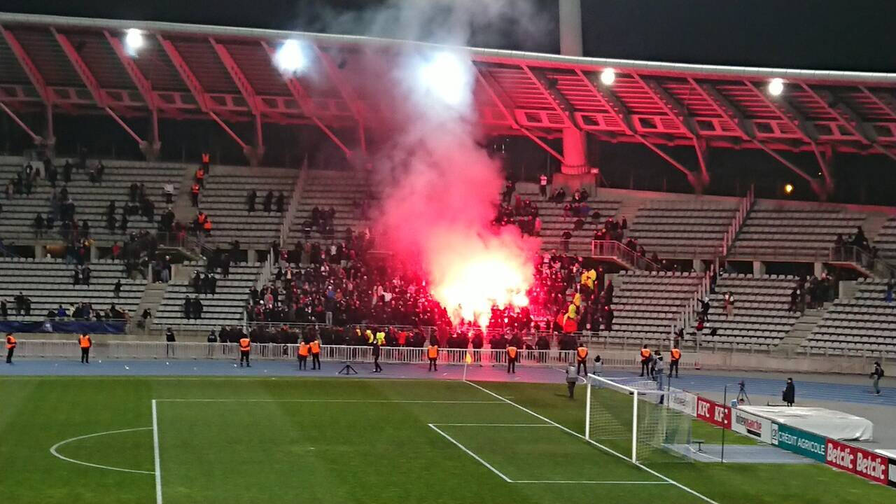 Imagen de las gradas durante el París FC - Olympique de Lyon