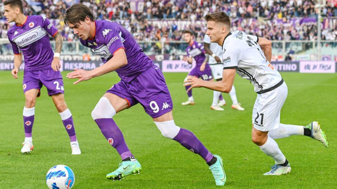 Vlahovic, durante un partido con la Fiorentina