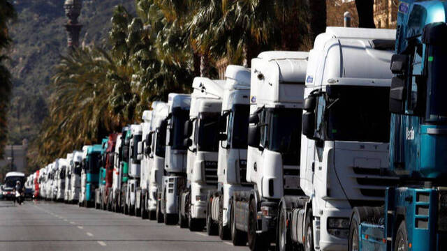 Los transportistas doblegan al Ministerio tras 11 horas de negociación
