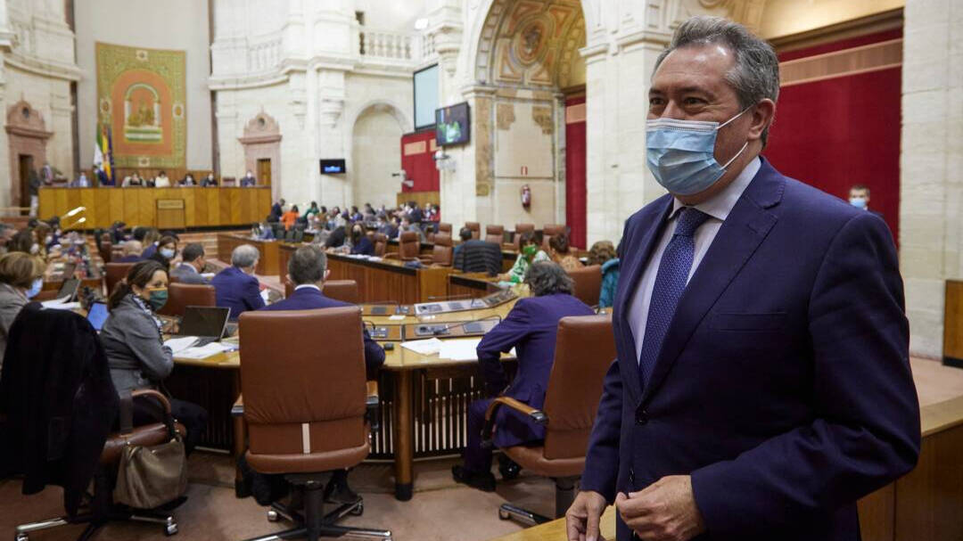 El alcalde de Sevilla y secretario general del PSOE-A, Juan Espadas, durante su designación como senador en el Parlamento andaluz, la semana pasada.