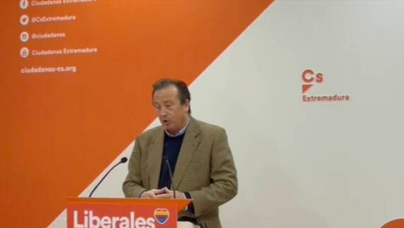 El diputado de Ciudadanos en Extremadura, Fernando Baselga, que pide batamantas gratis