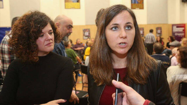Sofía Castañón, ganadora de las primarias de Podemos Asturias, junto a Ione Belarra