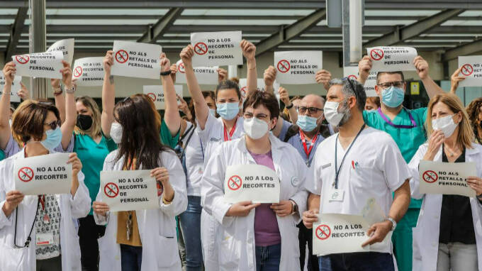 Protesta del personal sanitario en el Hospital La Fe de Valencia