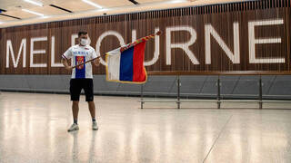 Australia expulsa a Djokovic del país tras ocho horas retenido en el aeropuerto