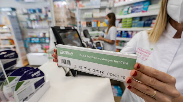 Las farmacias podrán notificar a Sanitat los positivos covid con permiso de los usuarios