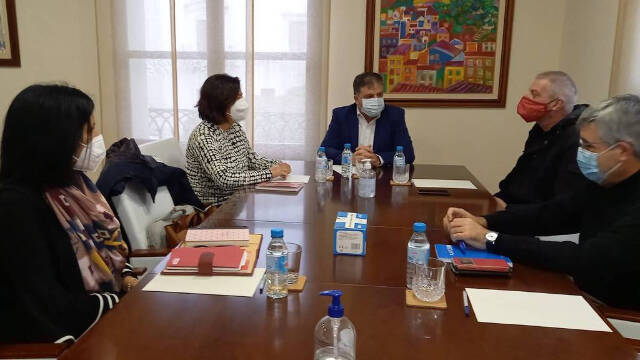 El alcalde de Villena Fulgencio Cerdán se ha reunido con responsables sindicales para buscar soluciones en este conflicto