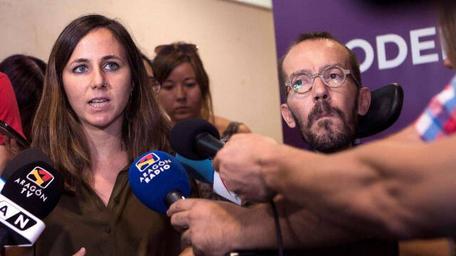 Ione Belarra, ministra que más apoya la nueva Ley de Vivienda, y Pablo Echenique, portavoz de Podemos