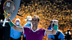 Nadal debuta con buen pie en un Open de Australia que aún alucina con Djokovic