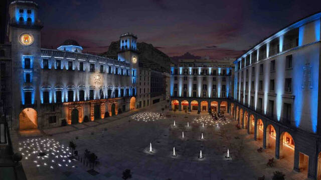 Recreación de la iluminación artística en la plaza del Ayuntamiento y el edificio consistorial
