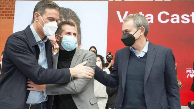 Sánchez abraza al candidato del PSOE, Tudanca, en un mitin en León ante Zapatero