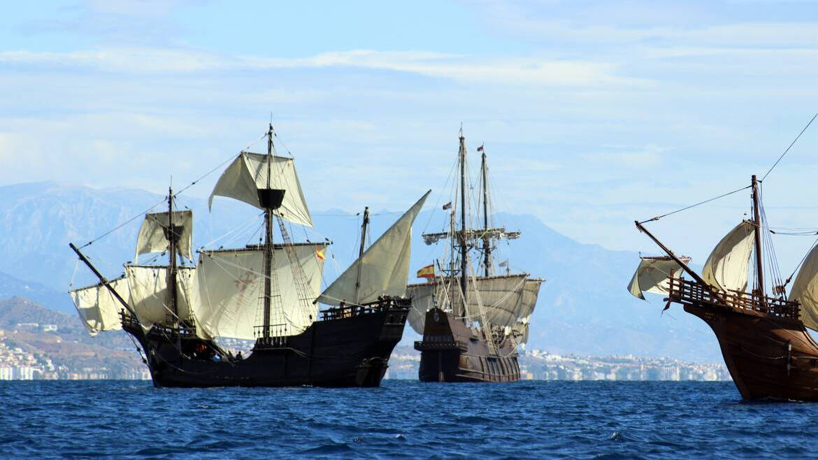 Los barcos históricos llegan al Muelle de Levante de Huelva.