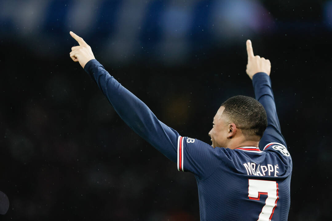 Mbappé celebra un gol con el PSG.