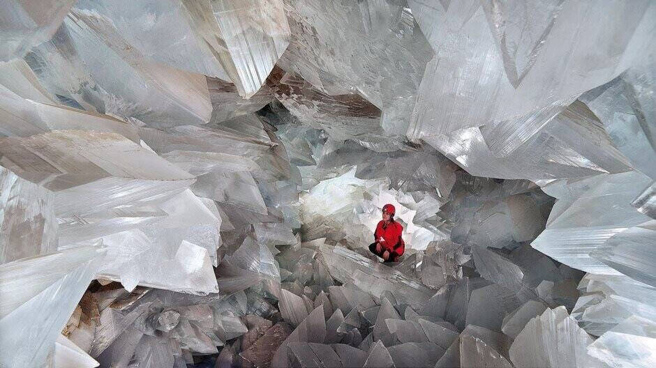 Imagen de la gran Geoda de Pulpí, la cueva de cristales visitable más grande del mundo.