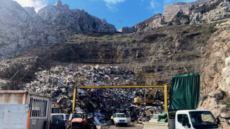 Imagen de las basuras acumuladas en el vertedero del Peñón de Gibraltar.