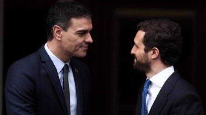 Sánchez observa la crisis del PP desde la barrera para dar el golpe de gracia a Casado.