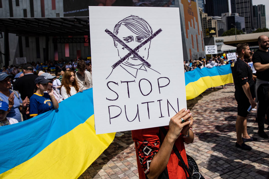 Protesta Australia contra Putin tras iniciar una invasión de Ucrania.