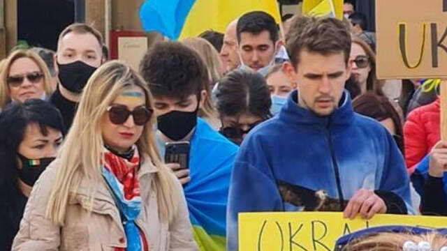 Residentes ucranianos en Alicante se concentraron el sábado en la plaza de la Montañeta