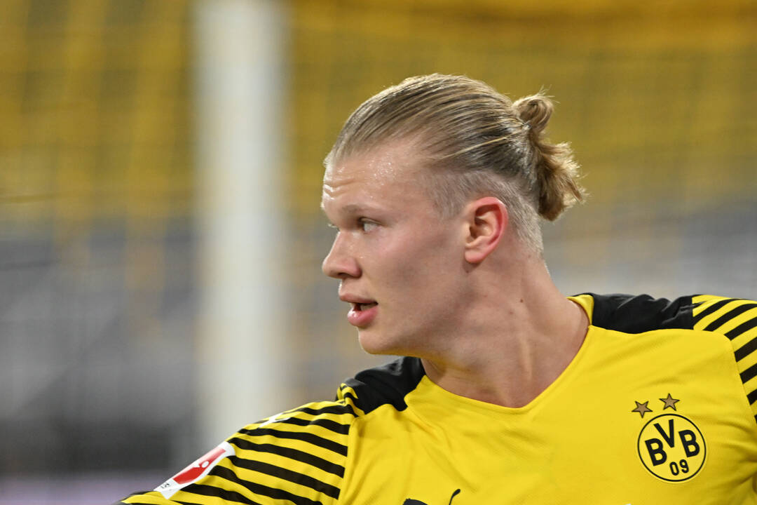 Erling Haaland durante un partido con el Borussia Dortmund esta temporada.