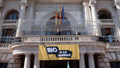 Ni rastro de Ucrania en la pancarta de Ribó en el Ayuntamiento de Valencia