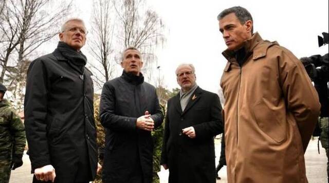 Nervios en Moncloa: Sánchez usa su viaje a Letonia con la OTAN para atacar a Feijóo