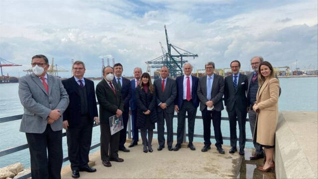 Empresarios madrileños con dirigentes de la Autoridad Portuaria de Valencia