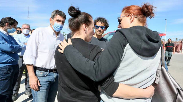 El presidente de la Diputación ha recibido a los refugiados llegados a Torrevieja