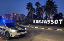 Un 'descerebrado' estrella un coche patrulla de la Policía Local de Burjassot