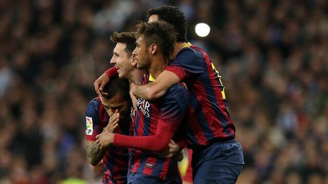 Dani Alves y Messi celebran un gol con el Barcelona