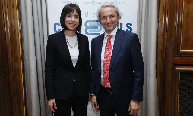 La  ministra Diana Morant y el presidente de Conexus, Manuel Broseta