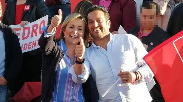Ximo Coll y Carolina Vives durante un mitin del PSOE 