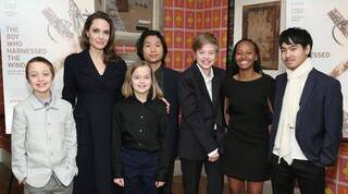 Angelina Jolie, muy orgullosa de sus hijas tras pasar por quirófano