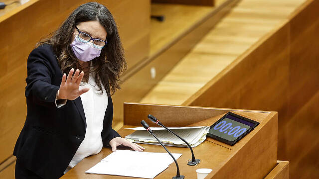 La vicepresidenta del gobierno valenciano durante una comparecencia en les Corts.