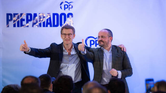 El líder del PP catalán, Alejandro Fernández, con Feijóo