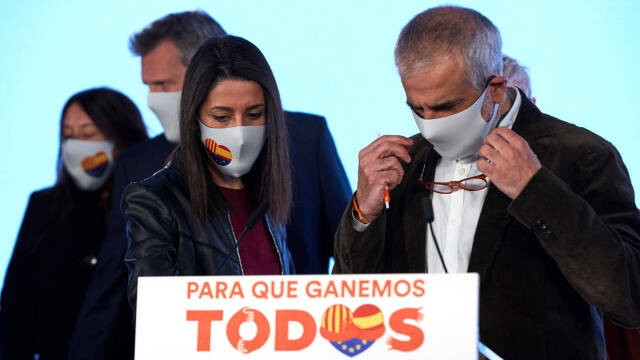 Inés Arrimadas junto a Carrizosa, el candidato de Cs en las últimas elecciones catalanas