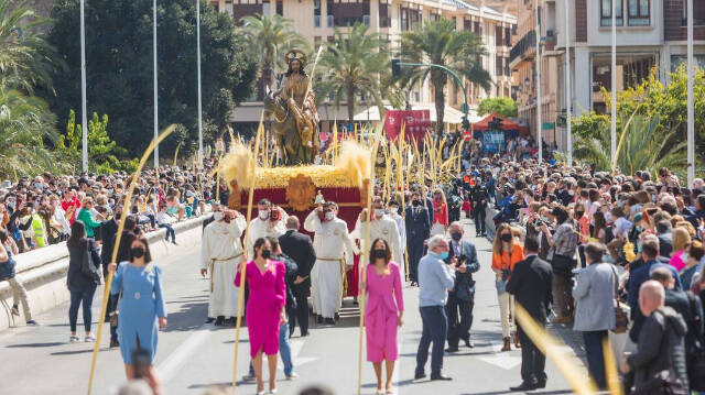 El 'pas de la burreta' `protagoniza la procesión de Jesús Triunfante el Domingo de Ramos
