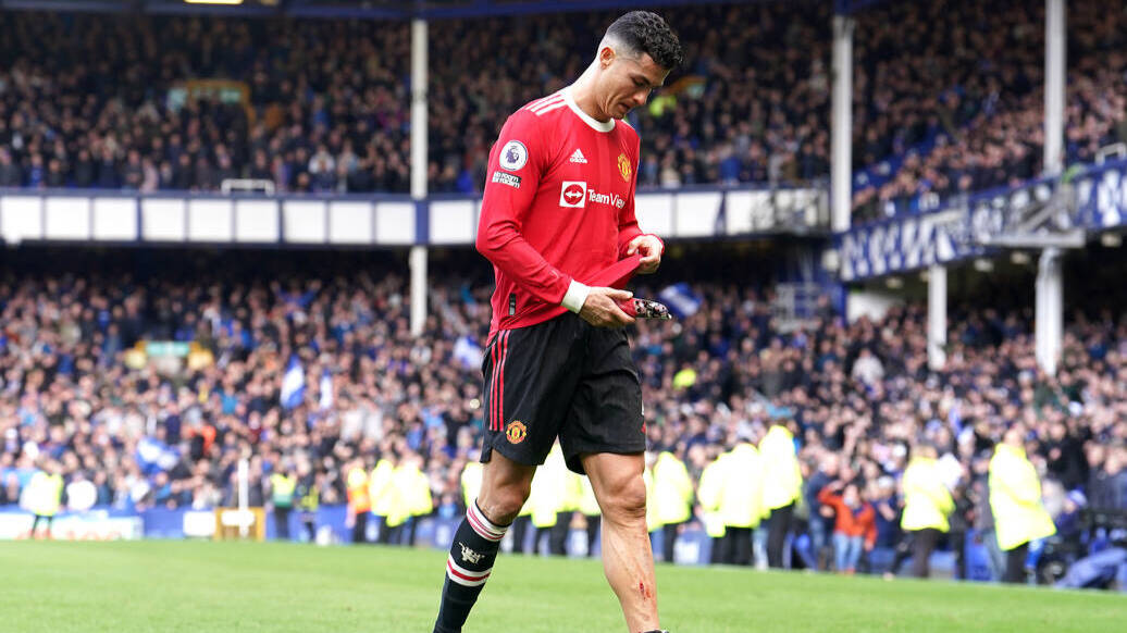 Ronaldo se muestra frustrado tras la derrota ante el Everton.