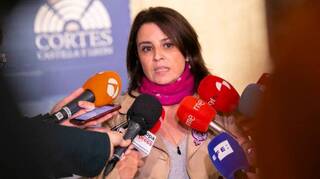 Adriana Lastra no mueve ni un dedo para frenar la cacería a Felipe VI desde el propio PSOE