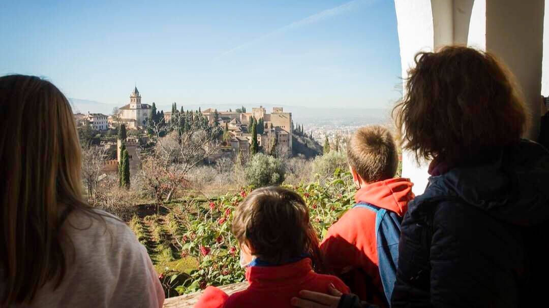 Visitas en familia a la Alhambra y la ciudad de Granada.