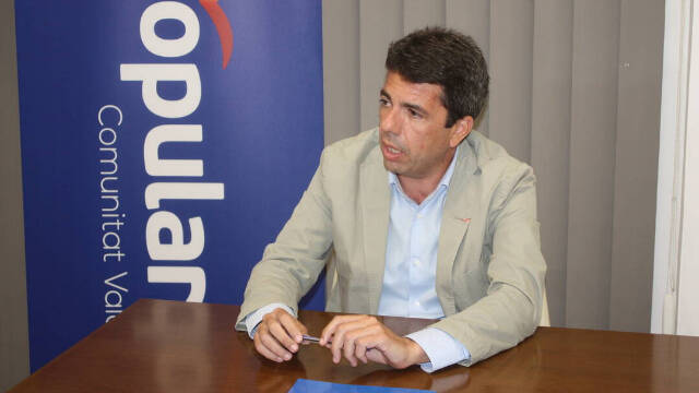 Carlos Mazón durante la entrevista en la nueva sede del PPCV