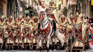 Alcoy celebra sus históricas Fiestas de Moros y Cristianos tras dos años de parón
