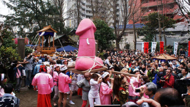 Japoneses celebran el Día del Pene