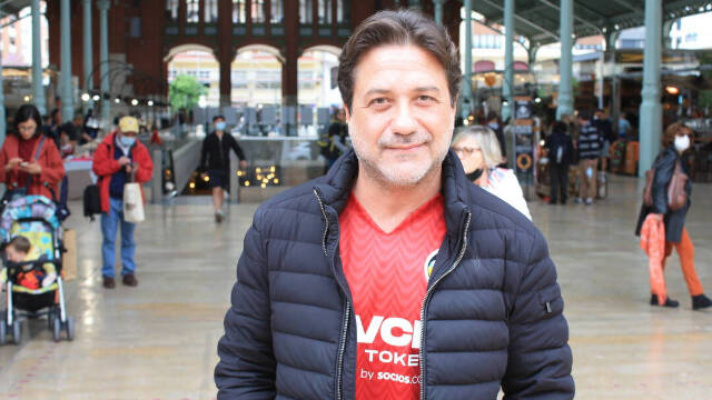 El actor Enrique Arce, en el Mercado de Colón de Valencia, durante la entrevista