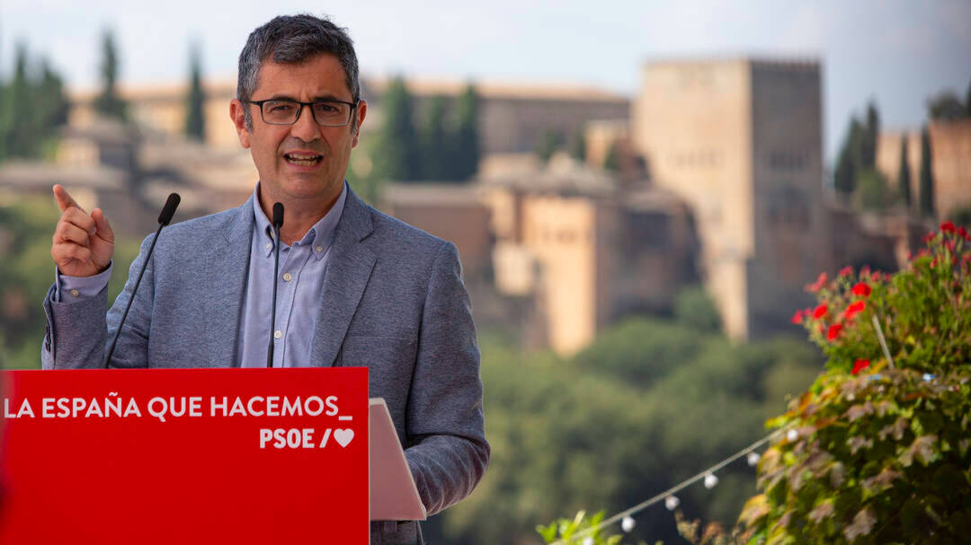 Bolaños en un acto del PSOE-A en Granada, con Juan Espadas.