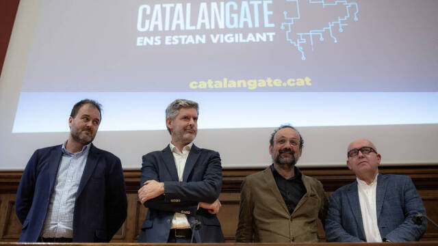 Los abogados Antoni Aba, Andreu Van den Eynde, Benet Salellas, Gonzalo Boye, posan en un debate organizado por Òmnium Cultural
