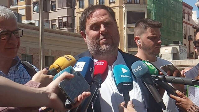 Oriol Junqueras ha atendido a los medios en la puerta del Mercado Central de Alicante