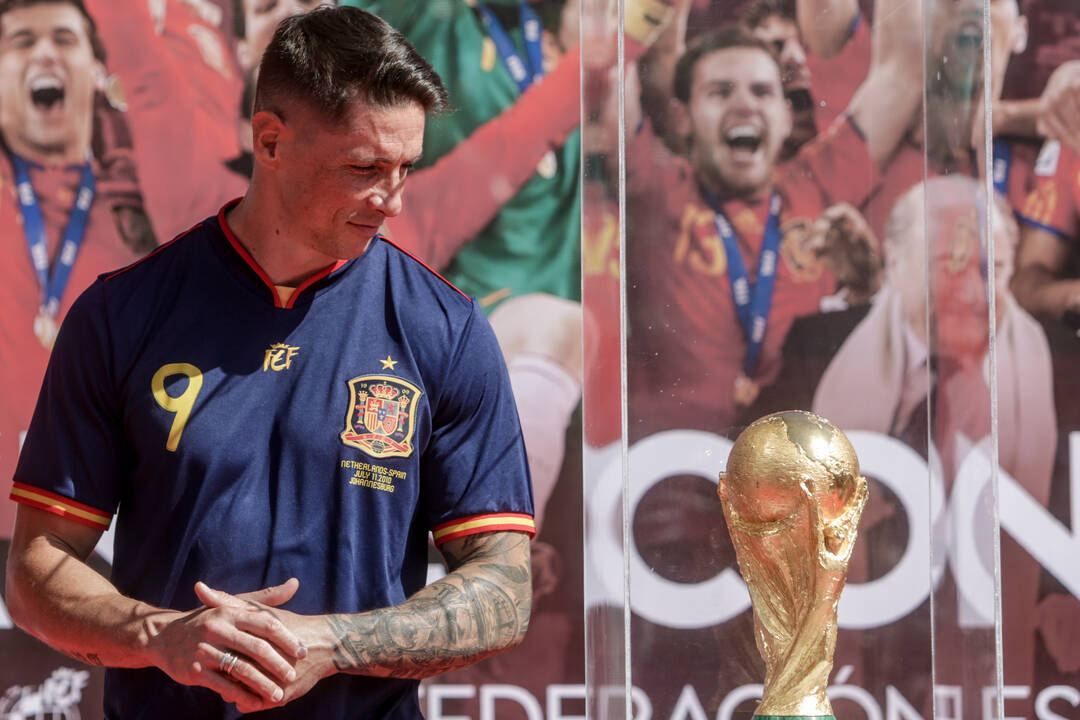 Fernando Torres posa durante un acto público que rememoraba el triunfo de España en el Mundial 2010.