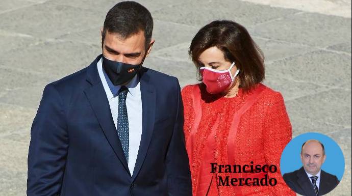 Pedro Sánchez y Margarita Robles, en un acto oficial.