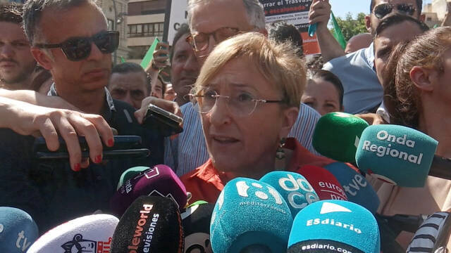 La nueva portavoz del PSPV justifica la ausencia de Puig: “La consellera habla por todos” 